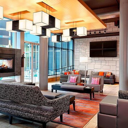 Aloft Montreal Airport Hotel Dorval Bagian luar foto