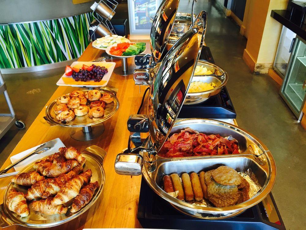 Aloft Montreal Airport Hotel Dorval Bagian luar foto