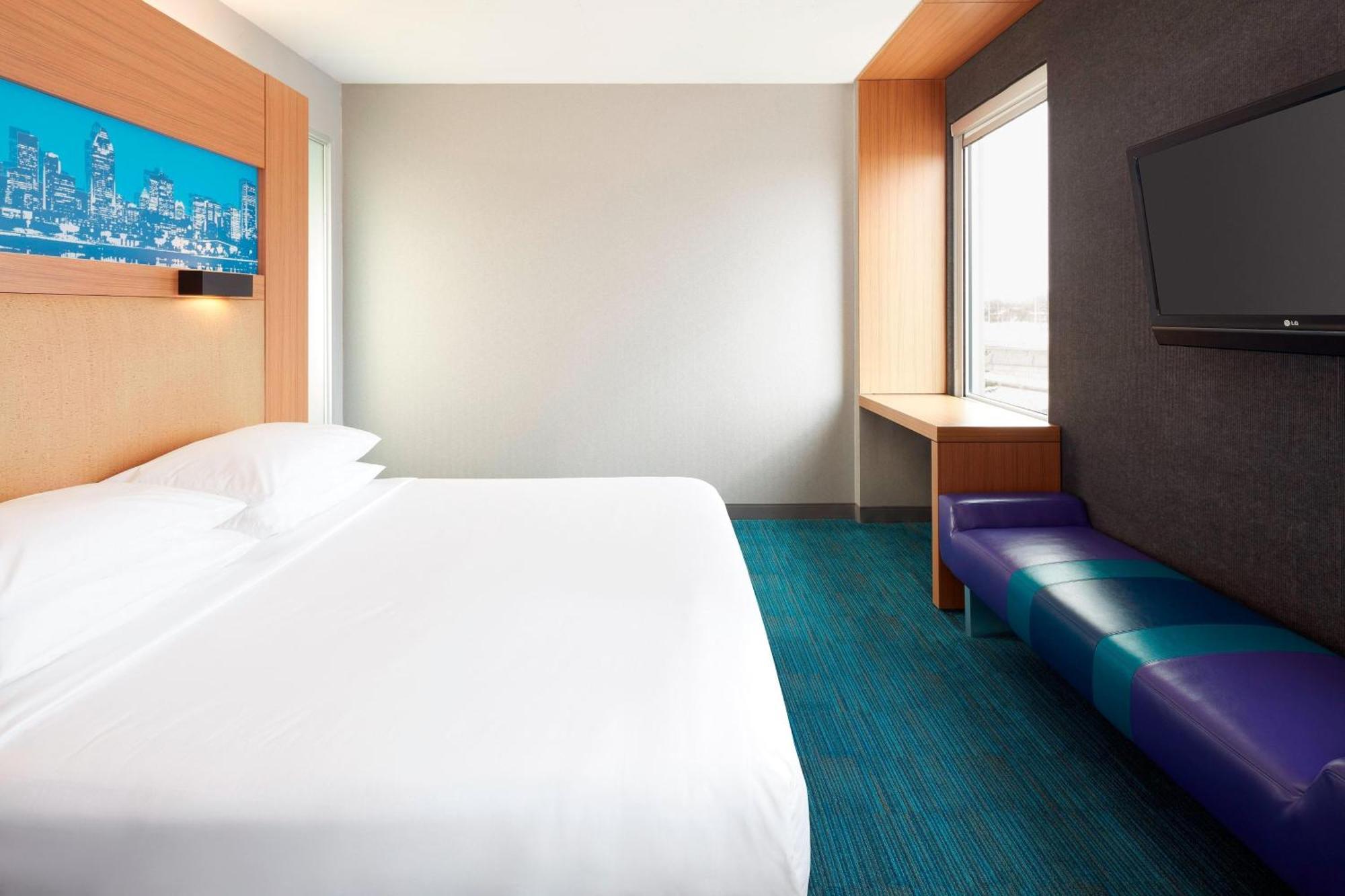 Aloft Montreal Airport Hotel Dorval Bagian luar foto