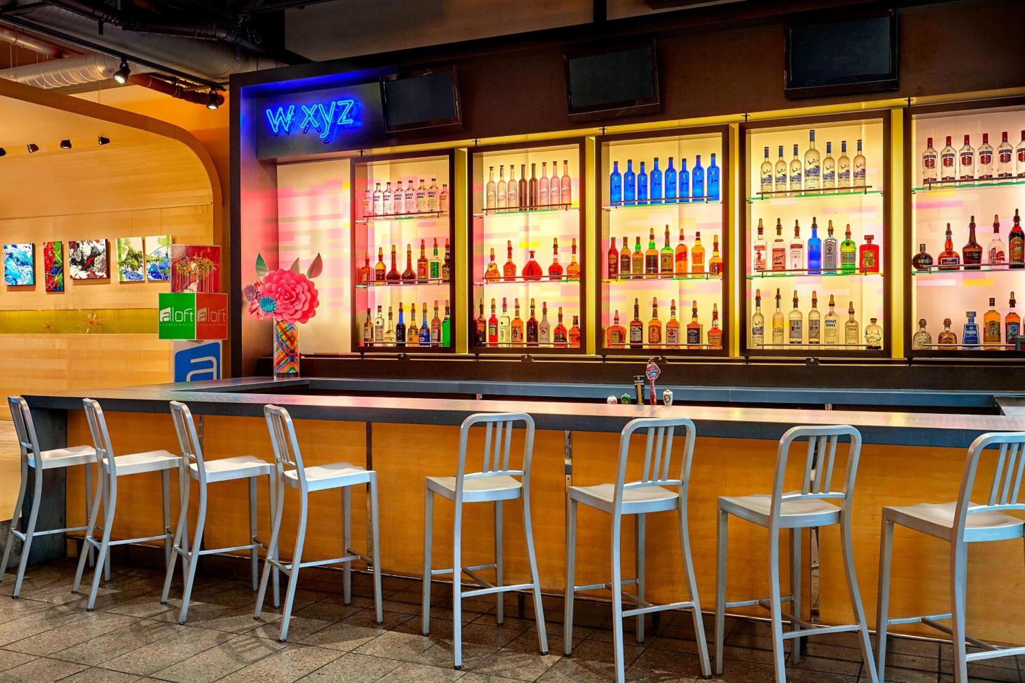 Aloft Montreal Airport Hotel Dorval Bagian luar foto