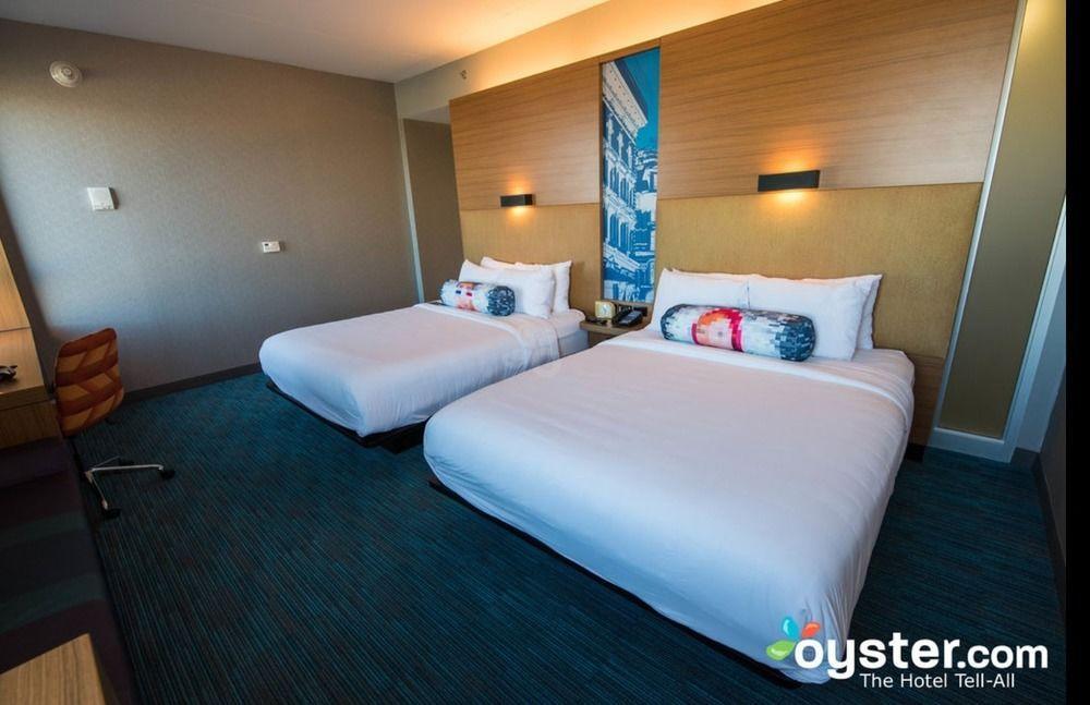 Aloft Montreal Airport Hotel Dorval Bagian luar foto