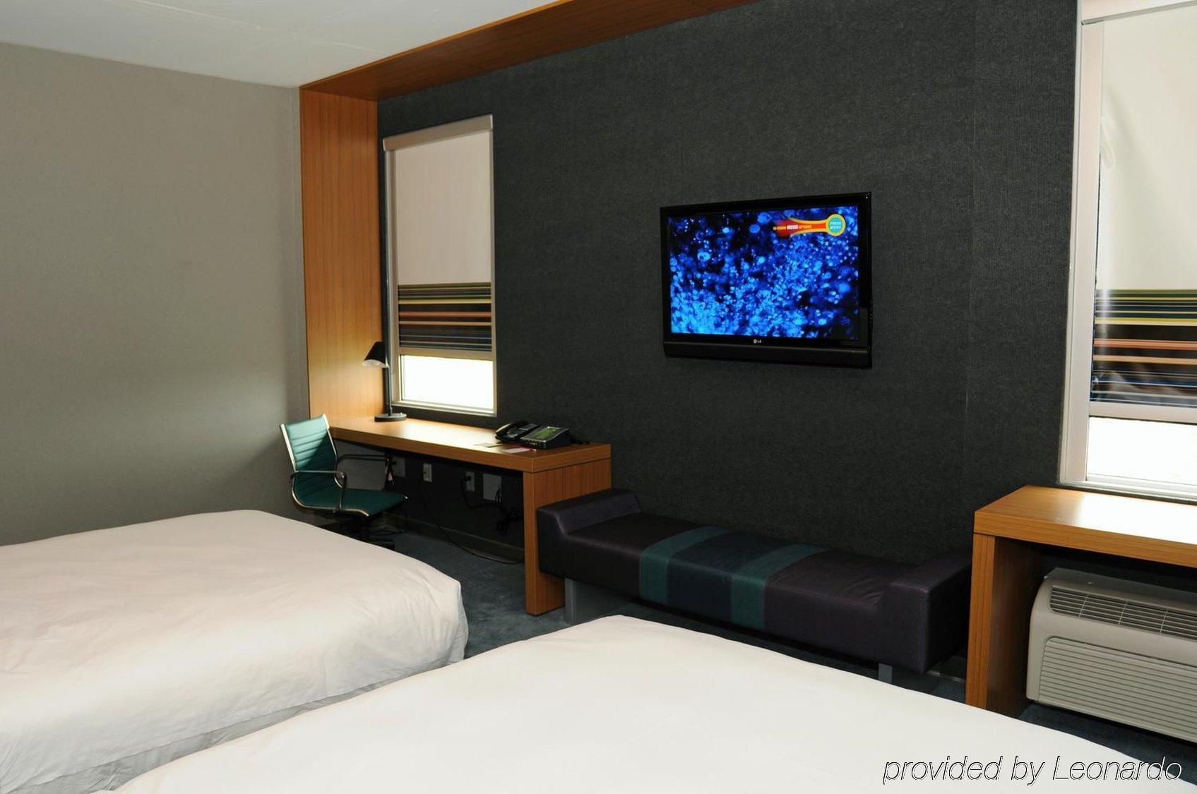 Aloft Montreal Airport Hotel Dorval Bagian luar foto